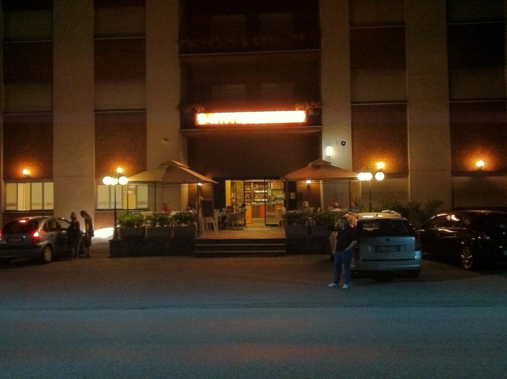 Albergo Cristallo Cittiglio ภายนอก รูปภาพ